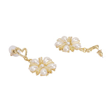 Load image into Gallery viewer, TRIBAL ZONE  WHITE FLOWER EARRING