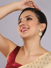 Load image into Gallery viewer, TRIBAL ZONE  WHITE FLOWER EARRING