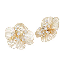 Load image into Gallery viewer, Gold Filigree Flower Pearl Stud Earrings