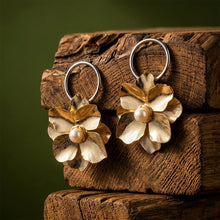 Load image into Gallery viewer, Two-Tone Brushed Gold Flower Pearl Hoop Earrings