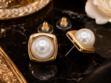 Load image into Gallery viewer, Gold Square Frame Pearl Stud Earrings