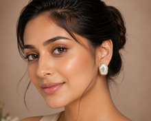 Load image into Gallery viewer, Baroque Pearl Gold Chain Border Earrings