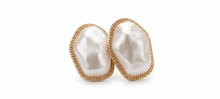 Load image into Gallery viewer, Baroque Pearl Gold Chain Border Earrings