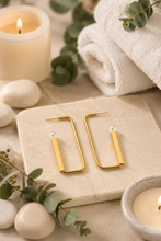 Load image into Gallery viewer, Silver Rectangular Hoop Pearl Earrings