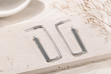 Load image into Gallery viewer, Silver Rectangular Hoop Pearl Earrings