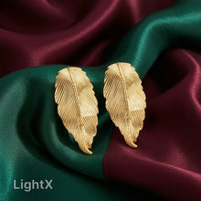 Load image into Gallery viewer, Silver Feather Stud Earrings