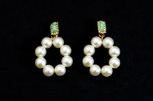 Load image into Gallery viewer, Pearl Pretty Earrings