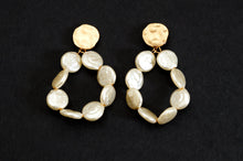 Load image into Gallery viewer, Statement Flat Pearl Earrings
