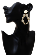 Load image into Gallery viewer, Statement Flat Pearl Earrings