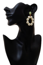 Load image into Gallery viewer, Pearl Pretty Earrings
