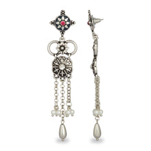 Load image into Gallery viewer, INDO WESTERN CLASSY SILVER EARRING