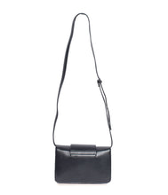 Load image into Gallery viewer, Chain Detail Clutch-Black