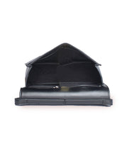 Load image into Gallery viewer, Chain Detail Clutch-Black