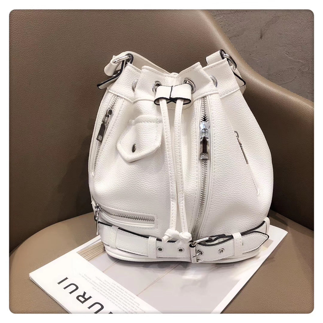 WHITE BUCKET SHAPE BAG