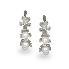 Load image into Gallery viewer, FLORAL PEARL HOOP EARRINGS