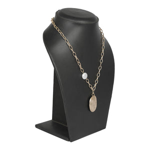 GOLD LINKED CHAIN NECKLACE WITH OVAL PENDANT